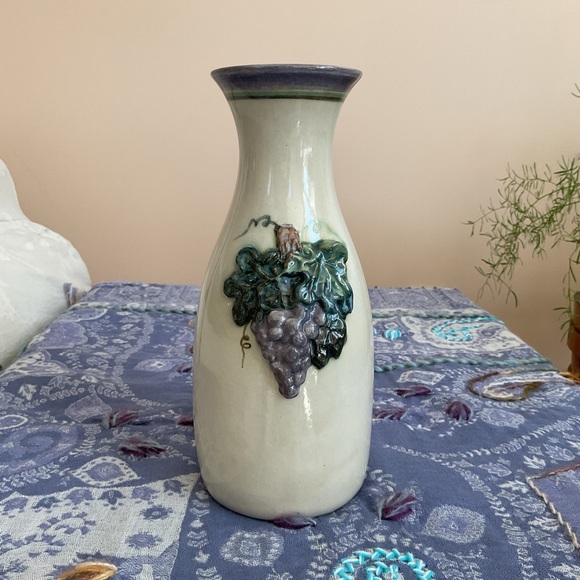 Quyle Kilns Pottery Grape Cluster Art Pottery Vase Carafe Murphys CA Signed - Picture 1 of 13